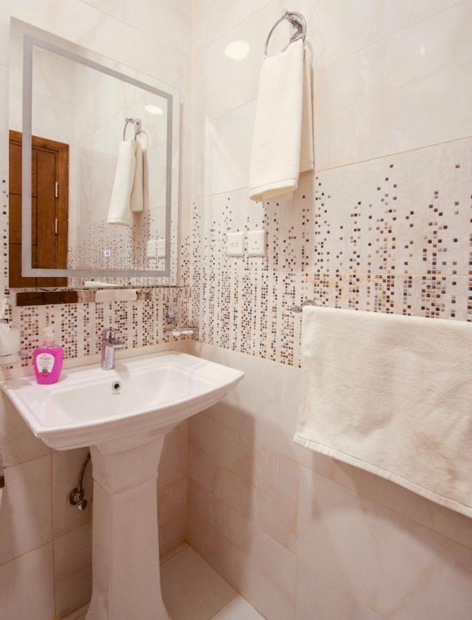 Hotel Arees Beach à Rayyis Extérieur photo