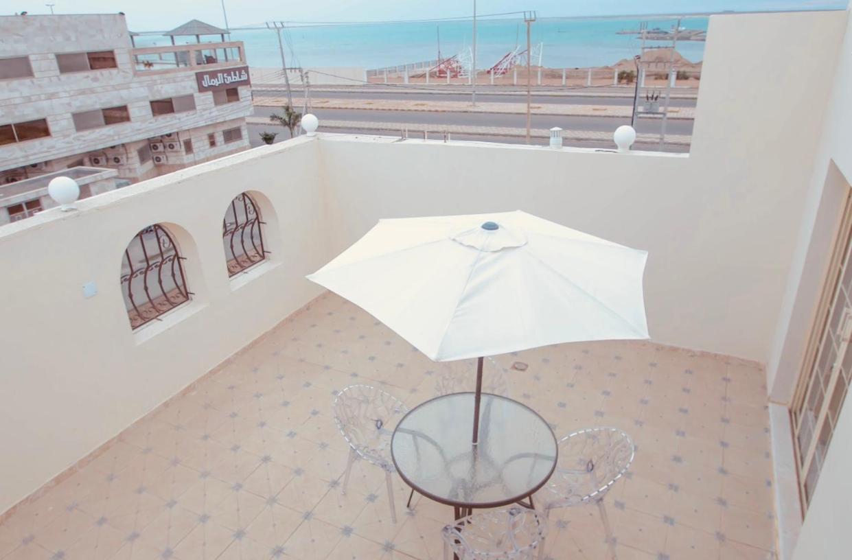 Hotel Arees Beach à Rayyis Extérieur photo